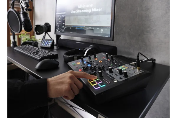 Yamaha AG08 8 Kanallı Yayın Mikseri (Black)