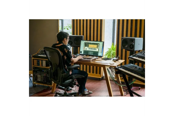 Arturia KeyLab Essential 49 mk3 - Alpine White 3.Nesil Akıllı MIDI Kontrolcü (49 Tuş) - Sınırlı Üretim Full Beyaz Tasarım