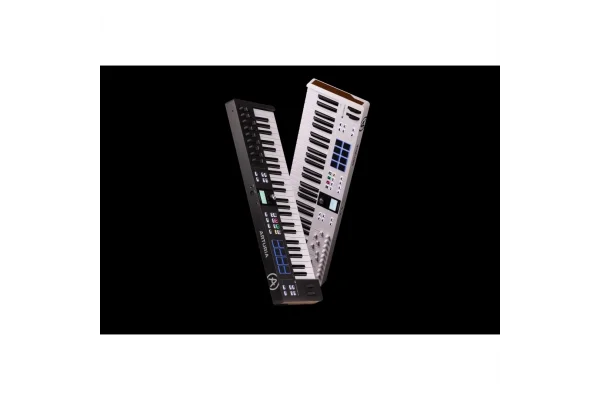 Arturia KeyLab Essential 61 mk3 - Alpine White 3.Nesil Akıllı MIDI Kontrolcü (61 Tuş) - Sınırlı Üretim Full Beyaz Tasarım