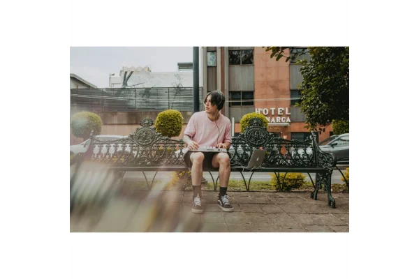 Arturia MiniLab 3 Yeni nesil 25-tuş, zengin içerikli MIDI konrolcü