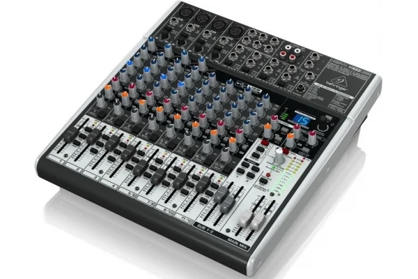 Behringer X1622USB, 16-Kanal 2/2-Bus Analog Mikser