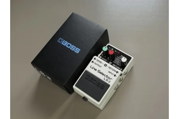 Boss LS-2 Line Selector Compact Pedalı