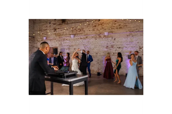 Denon DJ Prime 4+ İkinci Nesil Profesyonel 4-Kanal DJ Controller, Standalone Player, Engine Prime Sistemi