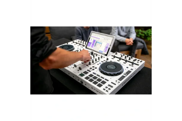 Denon DJ Prime 4+ White Edition İkinci Nesil Profesyonel 4-Kanal DJ Controller, Standalone Player, Engine Prime Sistemi, Sınırlı sayıda Beyaz Üretim