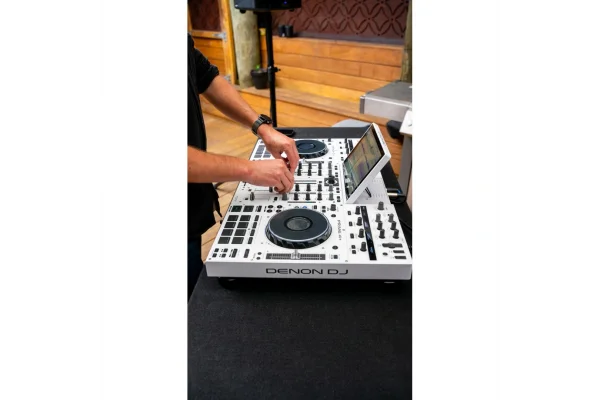 Denon DJ Prime 4+ White Edition İkinci Nesil Profesyonel 4-Kanal DJ Controller, Standalone Player, Engine Prime Sistemi, Sınırlı sayıda Beyaz Üretim