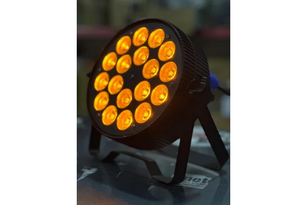 Flash Lighting SLIM PAR Spot 18x12W RGBWAUV 6in1 Led (F7100345)