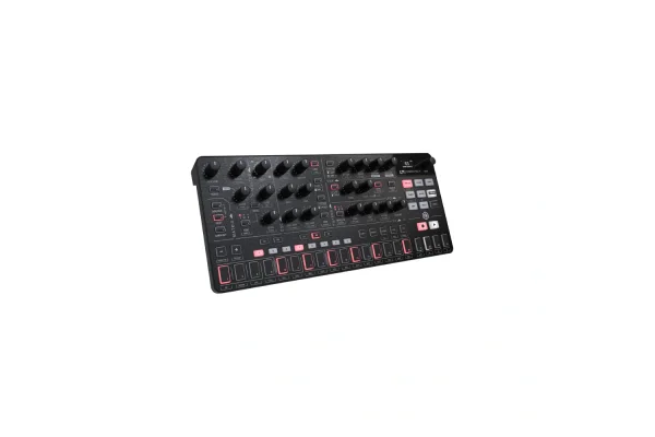 IK MULTIMEDIA UNO SYNTH PRO X Synthesizer