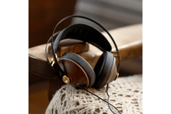 Meze Audio 99 CLASSICS Walnut Gold Closed-Back Kulaklık