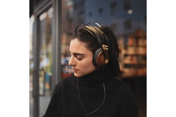 Meze Audio 99 CLASSICS Walnut Gold Closed-Back Kulaklık