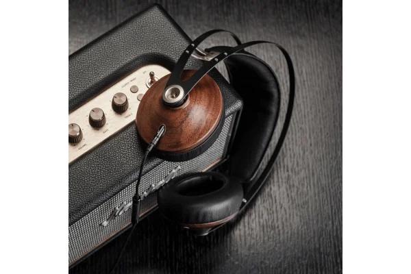 Meze Audio 99 Classics Walnut Silver Closed-Back Kulaklık
