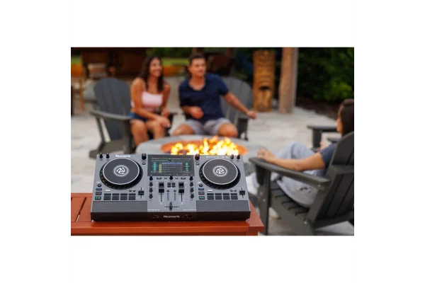 Numark Mixstream Pro Go Pil ile çalışabilen, Amazon Müzik Destekli, Standalone Streaming DJ Kontrolcüsü