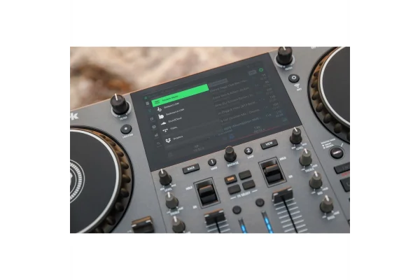 Numark Mixstream Pro Go Pil ile çalışabilen, Amazon Müzik Destekli, Standalone Streaming DJ Kontrolcüsü