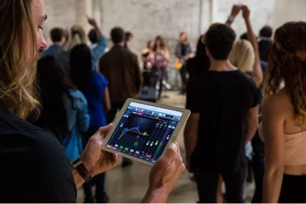 Soundcraft Ui24R 24-Kanal Dijital Mikser, Tablet Kontrollü