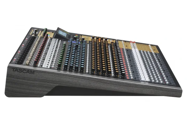 Tascam MODEL 2400 24 Kanal Mastering Ses Kayıt Mikseri