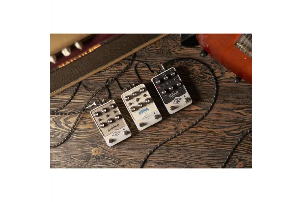 Universal Audio UAFX Astra Modulation Machine Pedal 50lerin Klasik Amerikan Tüplü Power Amfiü