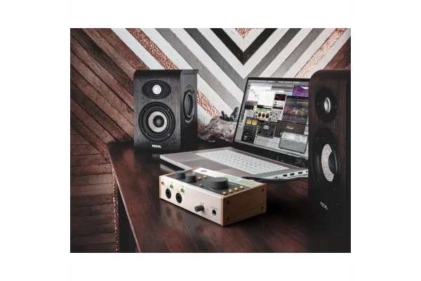 Universal Audio Volt 476 USB-C Ses Kartı, 4-Giriş / 4-Çıkış