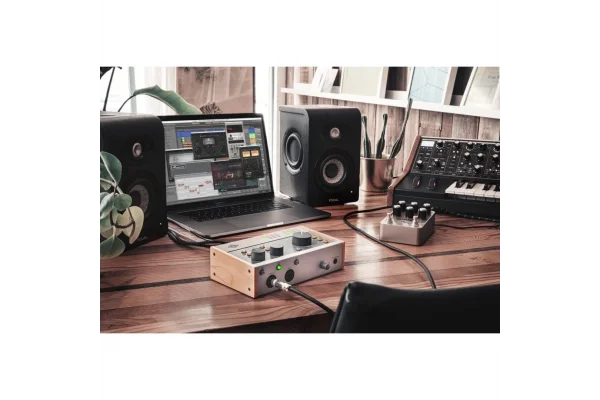 Universal Audio Volt 476 USB-C Ses Kartı, 4-Giriş / 4-Çıkış