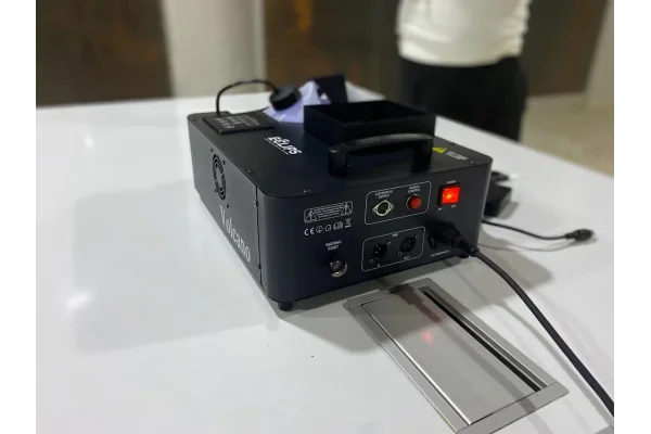 Eclips VOLKAN Zaman Ayarlı Sis Makinesi, Sis seviye kontrollü, Led Işıklı, 1500W, CO2 Karbon Sis Simulasyonu 160 ml/dk