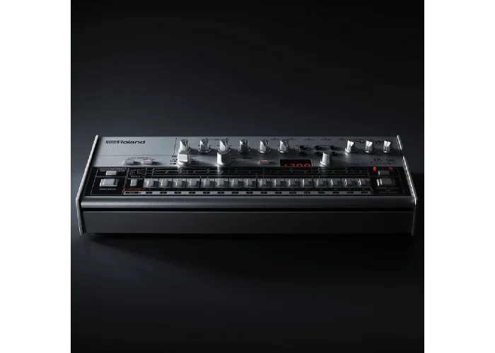 ROLAND TR-06 Rhythm Machine Modül