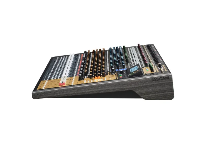 TASCAM MODEL 2400 Kayıt Konsolu ve Canlı Müzik Mikseri