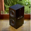 REL 212 Black Label Subwoofer siyah Grill ile gelir