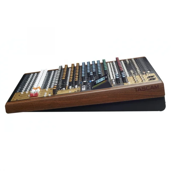 Tascam MODEL 16 14-Kanal Analog Mikser with 16-Track Dijital Kaydedici