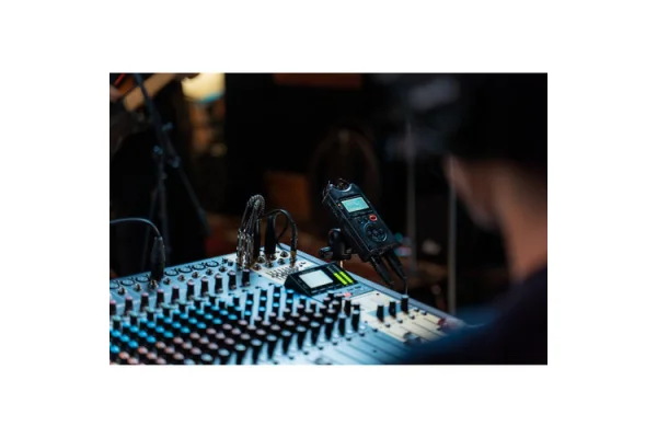 Tascam DR-40X Handheld 4-track recorder, dual recording (2x stereo),XLR ins with phantom power, overdub, mixdown, AB/XY mic configurations, MS decoder