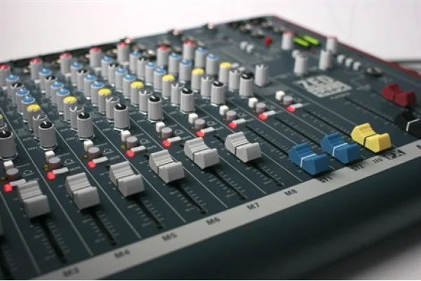 Allen & Heath ZED60-14FX  12 Kanal (8 Mono / 2 Stereo) Analog Deck Mixer