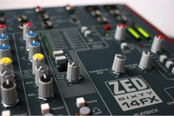 Allen & Heath ZED60-14FX  12 Kanal (8 Mono / 2 Stereo) Analog Deck Mixer