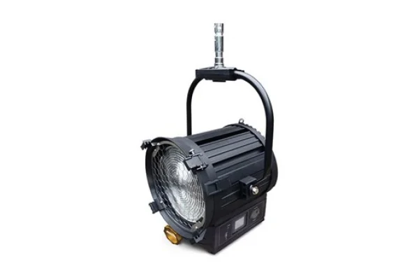 Strand 400 F LED TV Pole 12°-45° 380W Fresnel, 5600K, Pole Operation