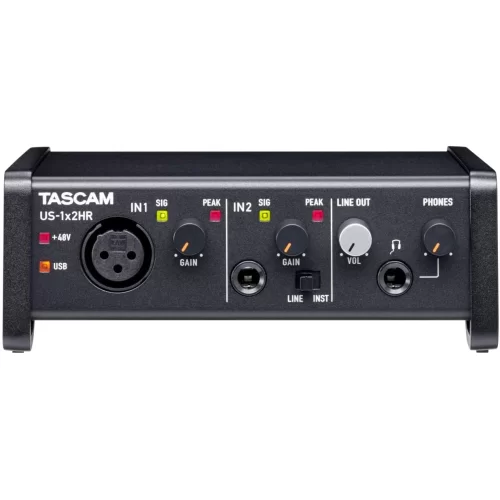 Tascam US-1X2HR USB-C Audio-Interface. One XLR Mikrofon input with phantom power supply and one 6.3-mm TRS analogue input. 192kHz, Windows, Mac and iOS operating systems. Cubase Le + Sample Tank in