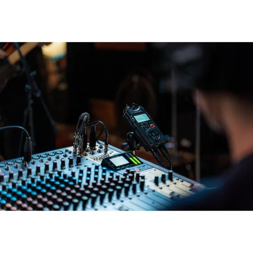 Tascam DR-40X Handheld 4-track recorder, dual recording (2x stereo),XLR ins with phantom power, overdub, mixdown, AB/XY mic configurations, MS decoder