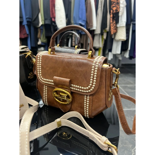 Levidor Zımba Nakışlı Altıgen Çanta