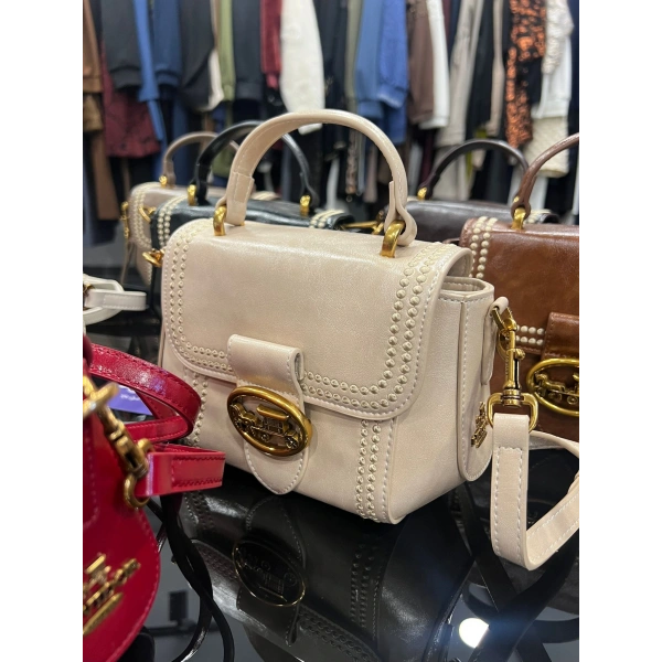 Levidor Zımba Nakışlı Altıgen Çanta