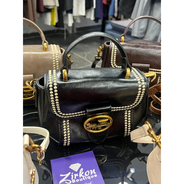 Levidor Zımba Nakışlı Altıgen Çanta