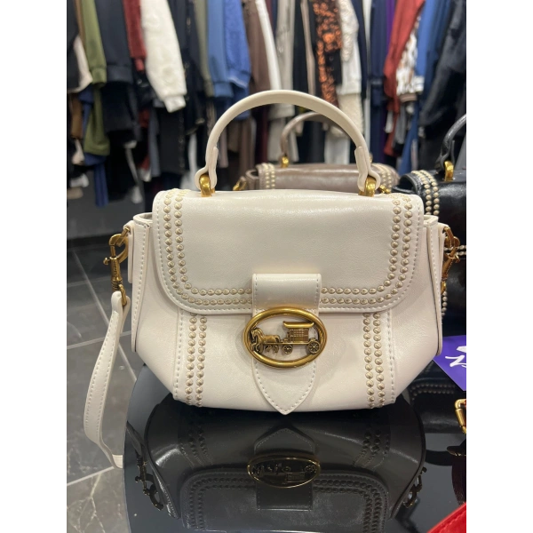 Levidor Zımba Nakışlı Altıgen Çanta