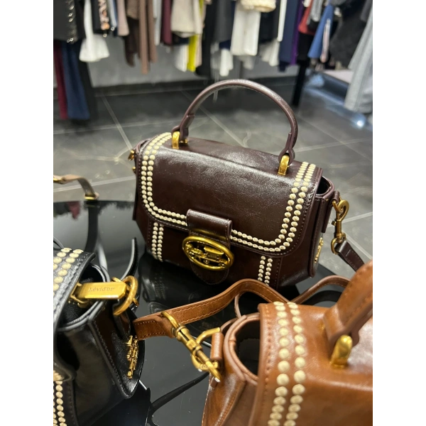 Levidor Zımba Nakışlı Altıgen Çanta