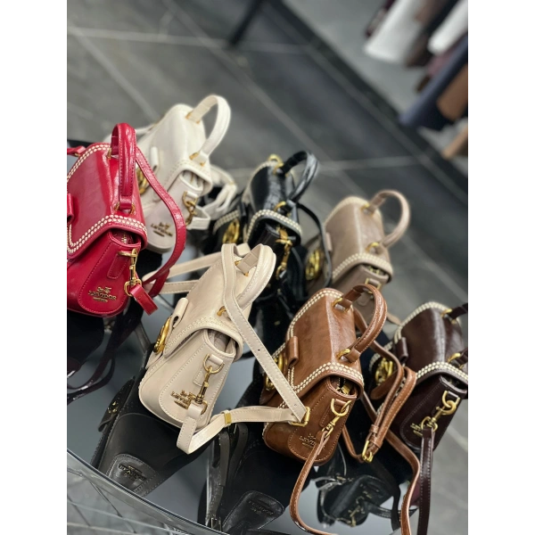 Levidor Zımba Nakışlı Altıgen Çanta