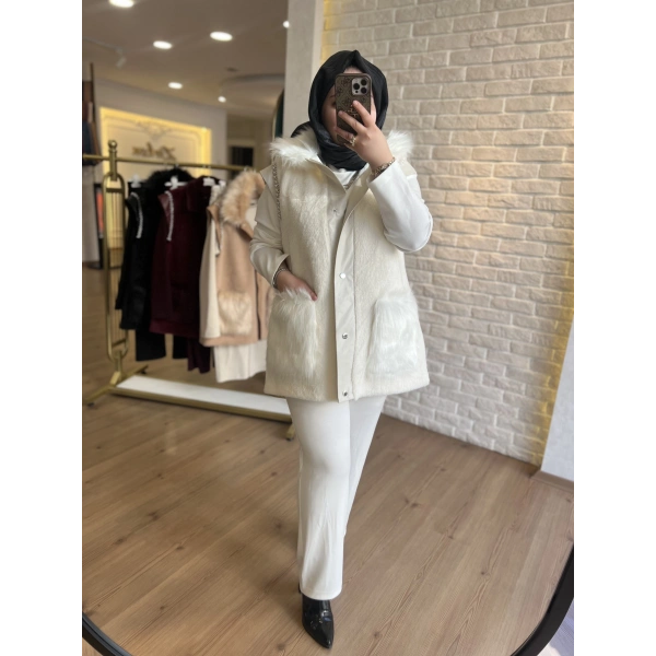 Pureva İncili Deri Detaylı Angora Yelekli Üçlü Takım