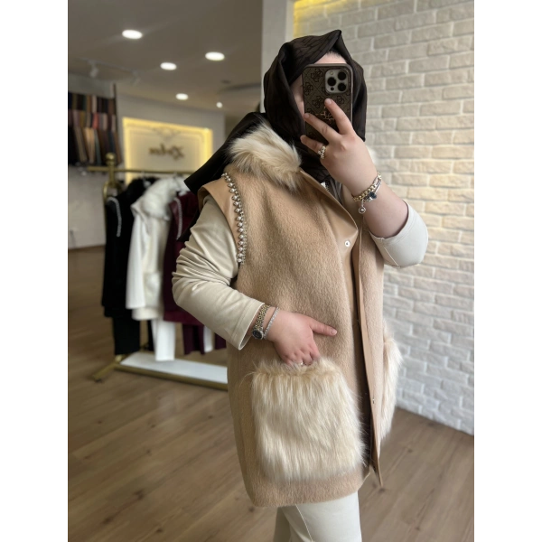 Pureva İncili Deri Detaylı Angora Yelekli Üçlü Takım