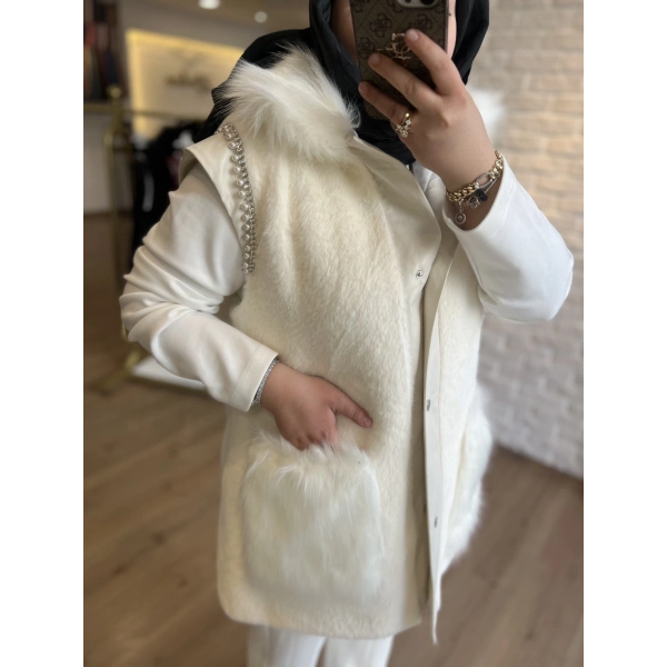 Pureva İncili Deri Detaylı Angora Yelekli Üçlü Takım