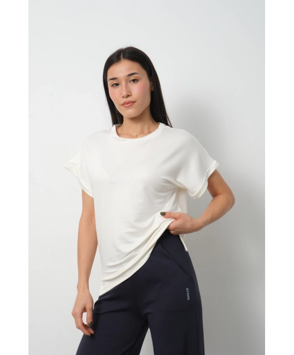 Beyaz Yarasa Kol Yırtmaç Detaylı Oys Model Tişört