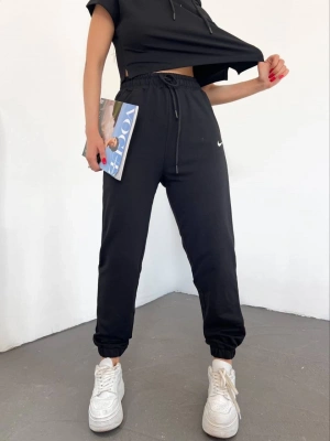 Siyah Lastikli Paça Kompak Eşofman