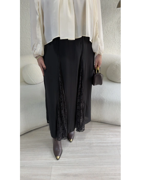 Siyah Güpür Detaylı Astarlı Etek