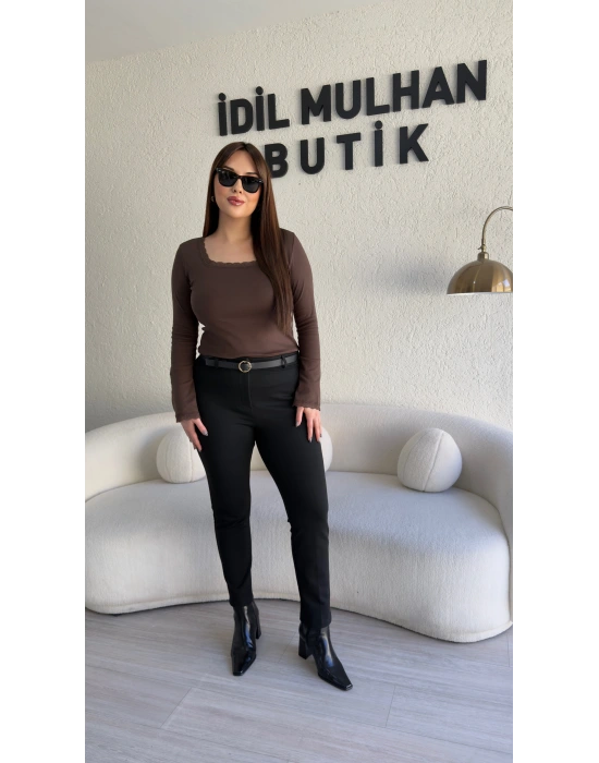 Siyah Kemerli Çelik İnterlok Dar Paça Pantolon