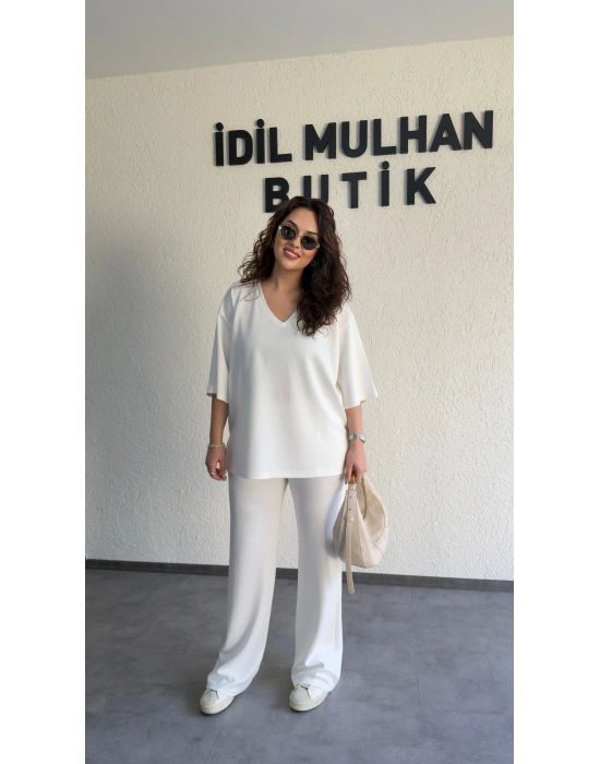 Beyaz Oysh Kumaş V Yaka Salaş Takım