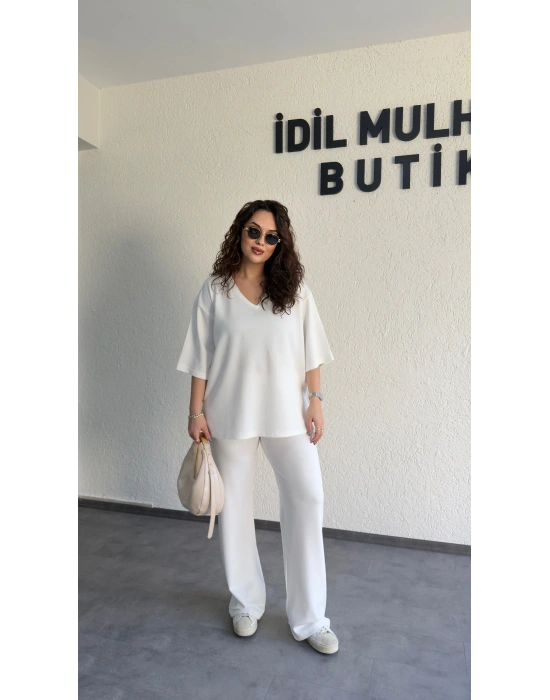 Beyaz Oysh Kumaş V Yaka Salaş Takım