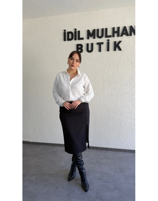 Siyah Dantel Detaylı Yırtmaçlı Etek