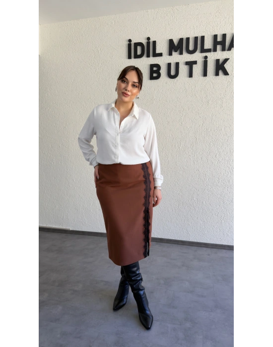 Kahverengi Dantel Detaylı Yırtmaçlı Etek