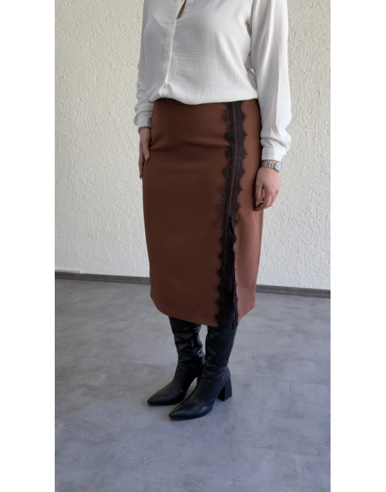 Kahverengi Dantel Detaylı Yırtmaçlı Etek
